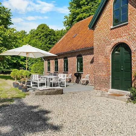 Brun - 1-5km From The Sea By Interhome Tranekær