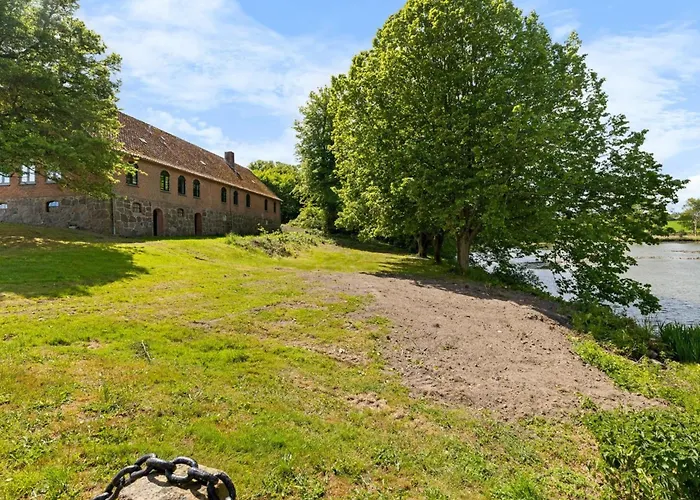 Brun - 1-5km From The Sea By Interhome